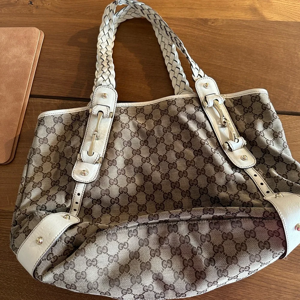 Gucci Monogram Beige and White Tote - Picture 2 of 4